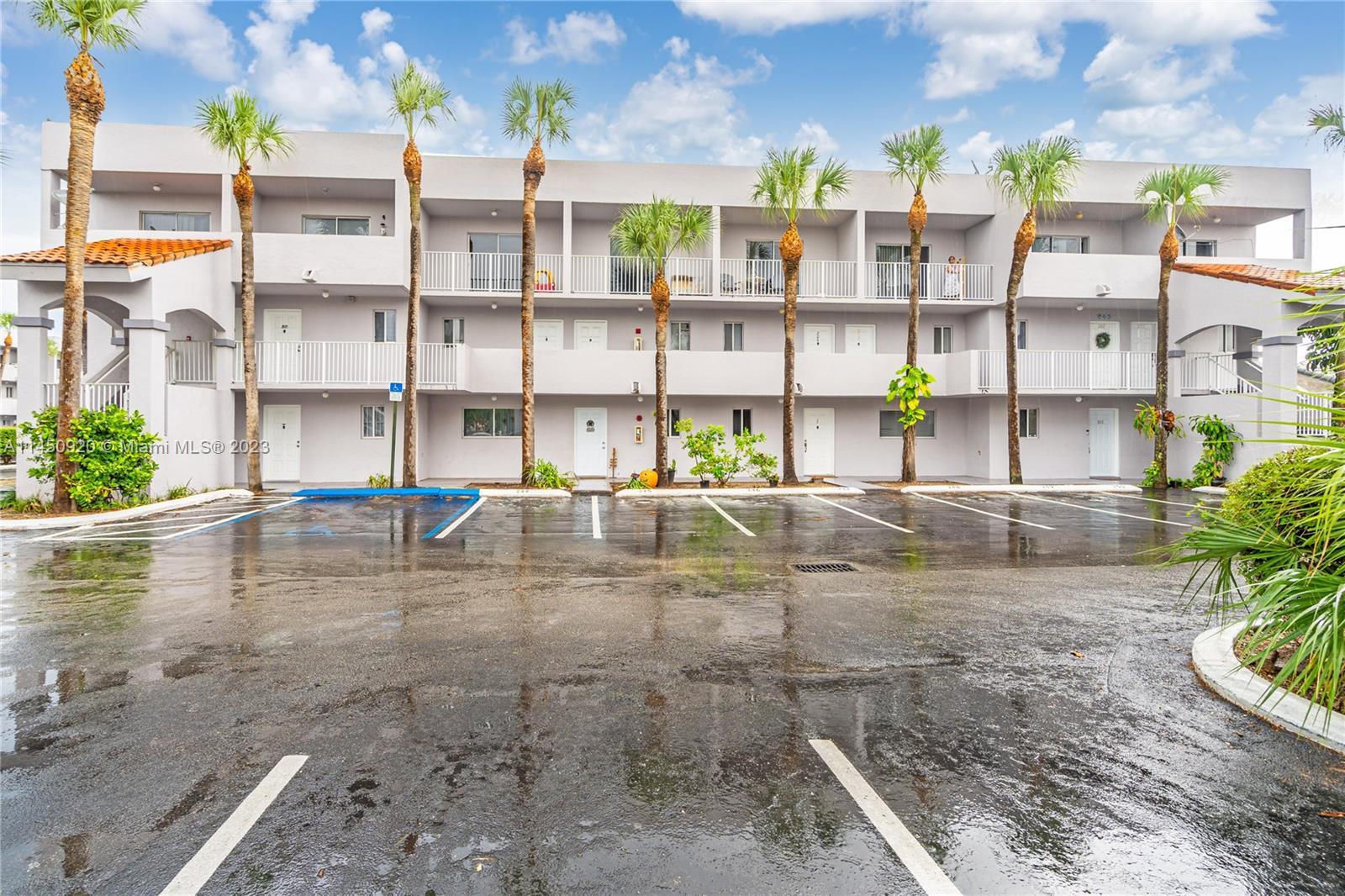Photo of 2730 W 76th St #104 in Hialeah, FL