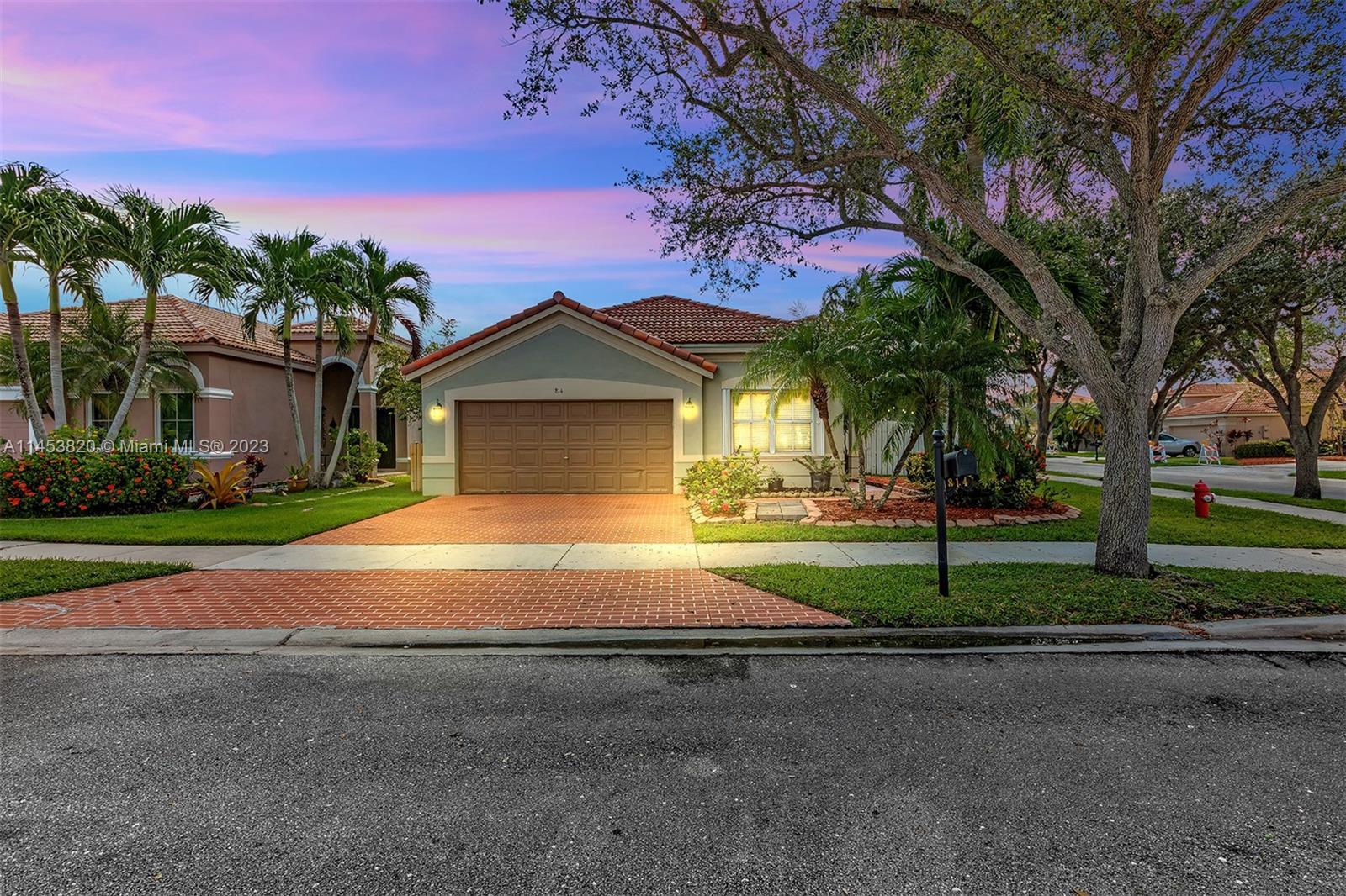 Photo of 814 Kapok Wy in Weston, FL