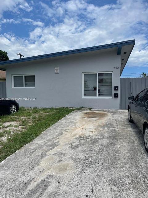 GREAT INVESTMENT OPPORTUNITY! DUPLEX WITH NEW ROOF (2017) & HURRICANE WINDOWS. BOTH UNITS ARE 2 BEDR