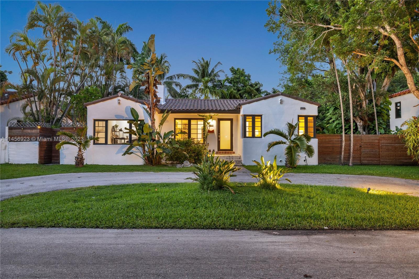 Photo of 901 NE 72nd St in Miami, FL