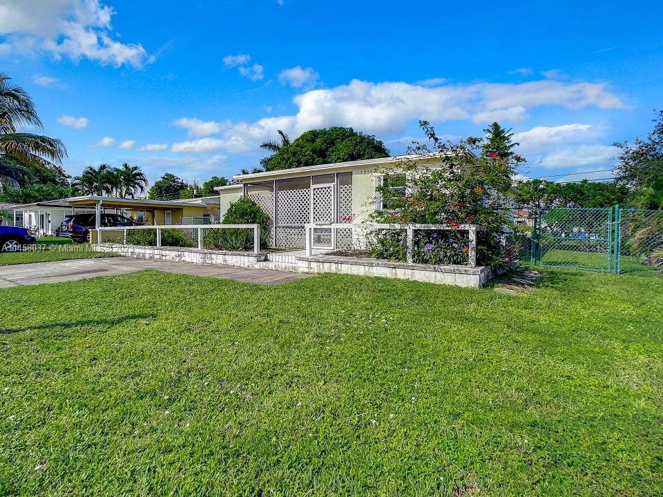 Photo of 5325 NE 3rd Ter in Oakland Park, FL