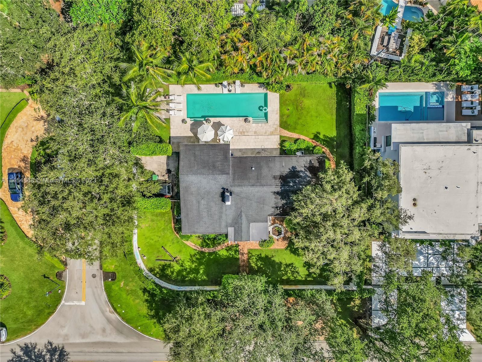 Photo of 5051 SW 80th St in Miami, FL