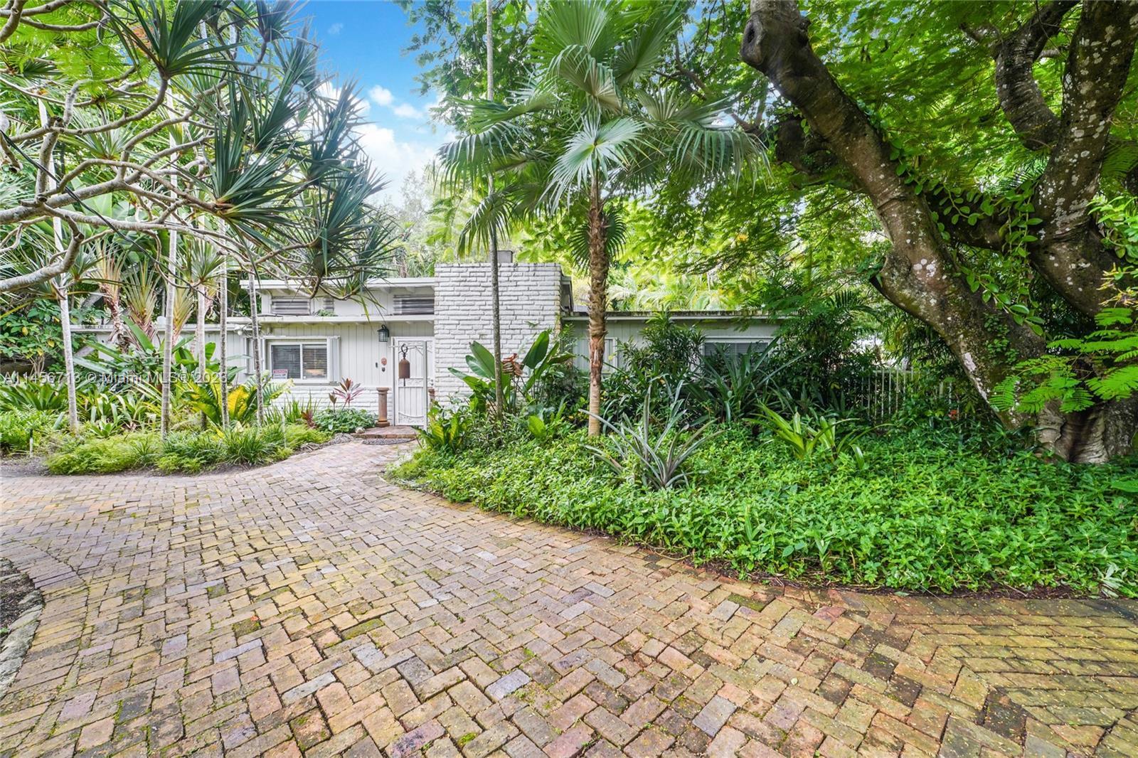 Photo of 6800 SW 59th St in Miami, FL