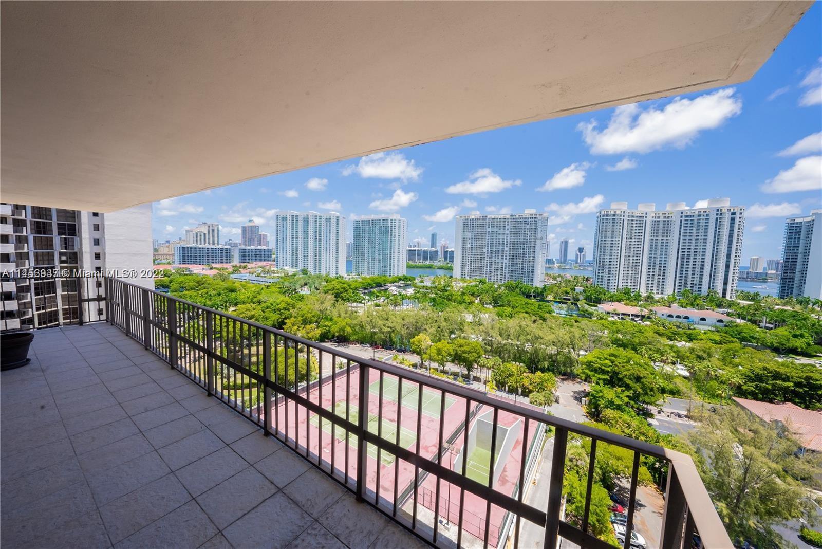STUNNING OCEAN, INTRACOASTAL & LAKE VIEWS FROM THIS COMPLETELY REMODELED 2 BED+DEN (EASILY CONVERT I