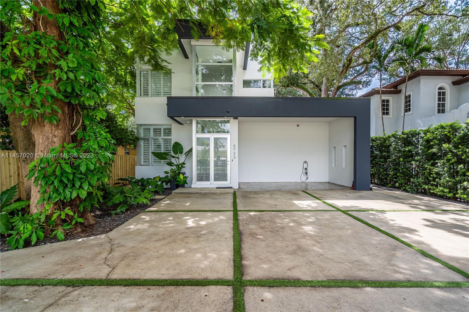 Photo of 5720 Coral Wy in Miami, FL