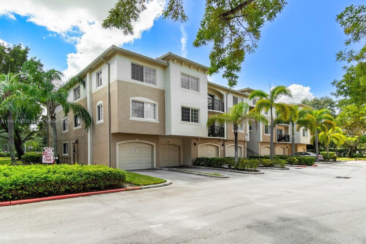 Photo of 1400 S Crestwood Ct S #1401 in Royal Palm Beach, FL