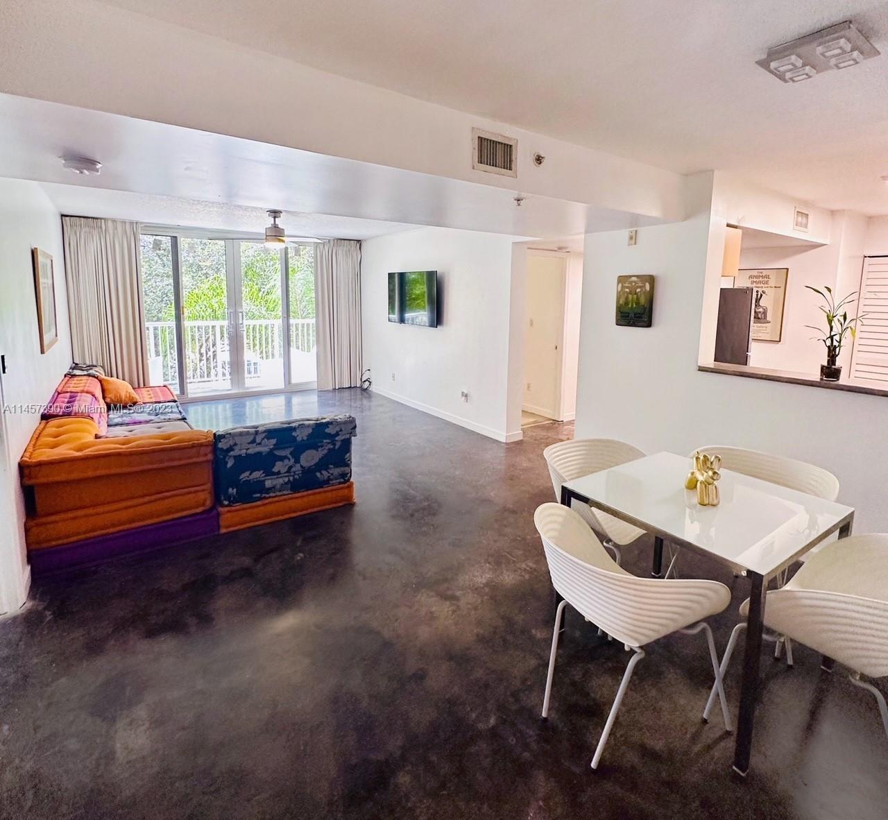 Photo of 609 E Sheridan St #302 in Dania Beach, FL