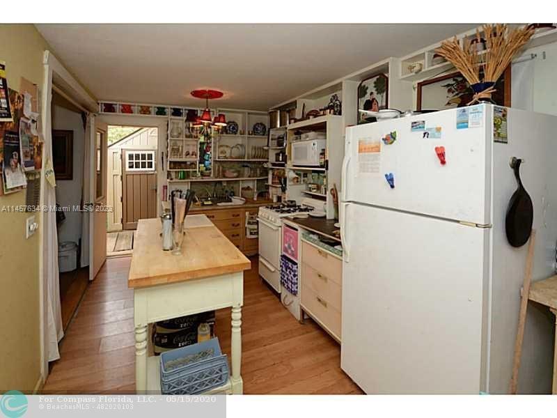 Photo of 660 NE 43rd St in Oakland Park, FL