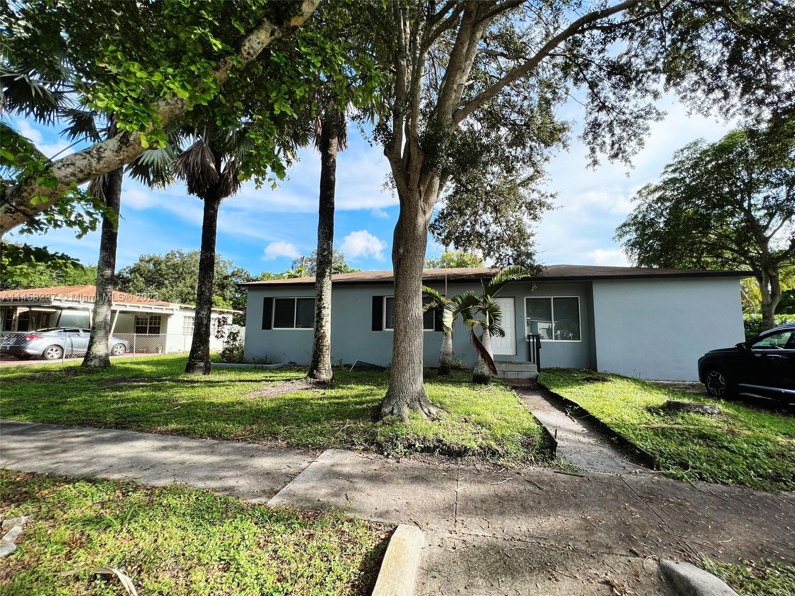 Photo of 1000 NE 131st St in North Miami, FL