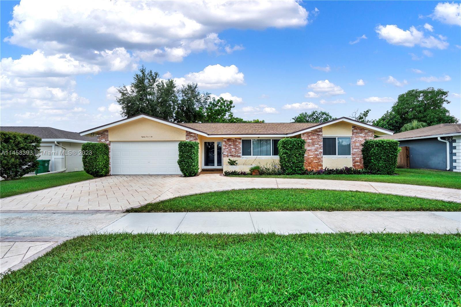 Photo of 8402 SW 26th St in Davie, FL