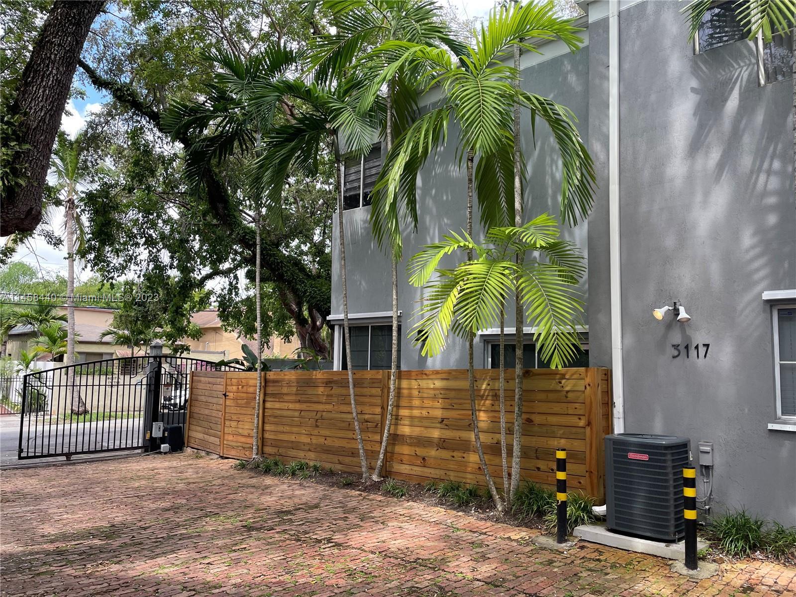 Photo of 3117 Mary St #1 in Coconut Grove, FL