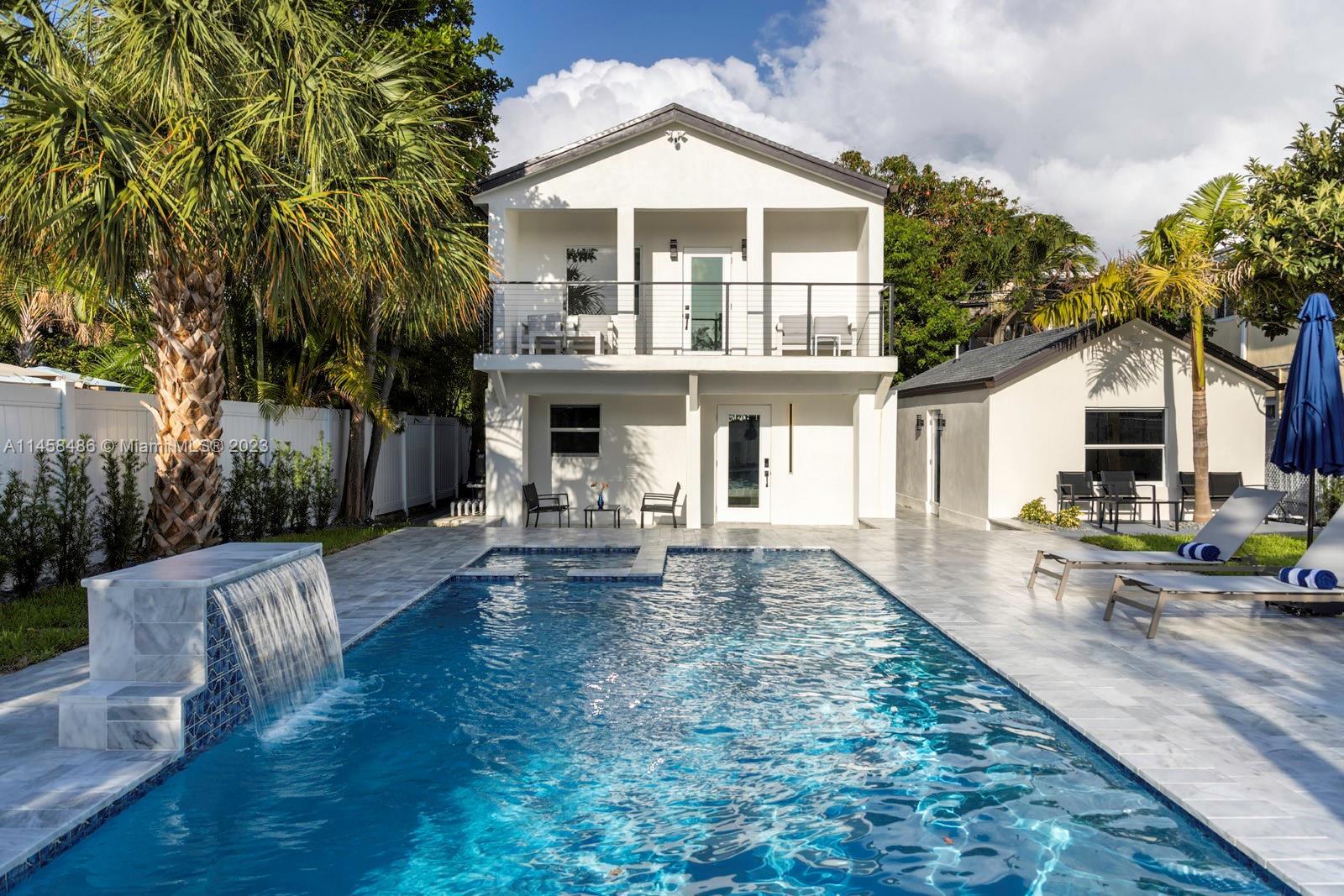 This beautiful duplex in Lauderdale-by-the-Sea offers a unique opportunity with two separate units a