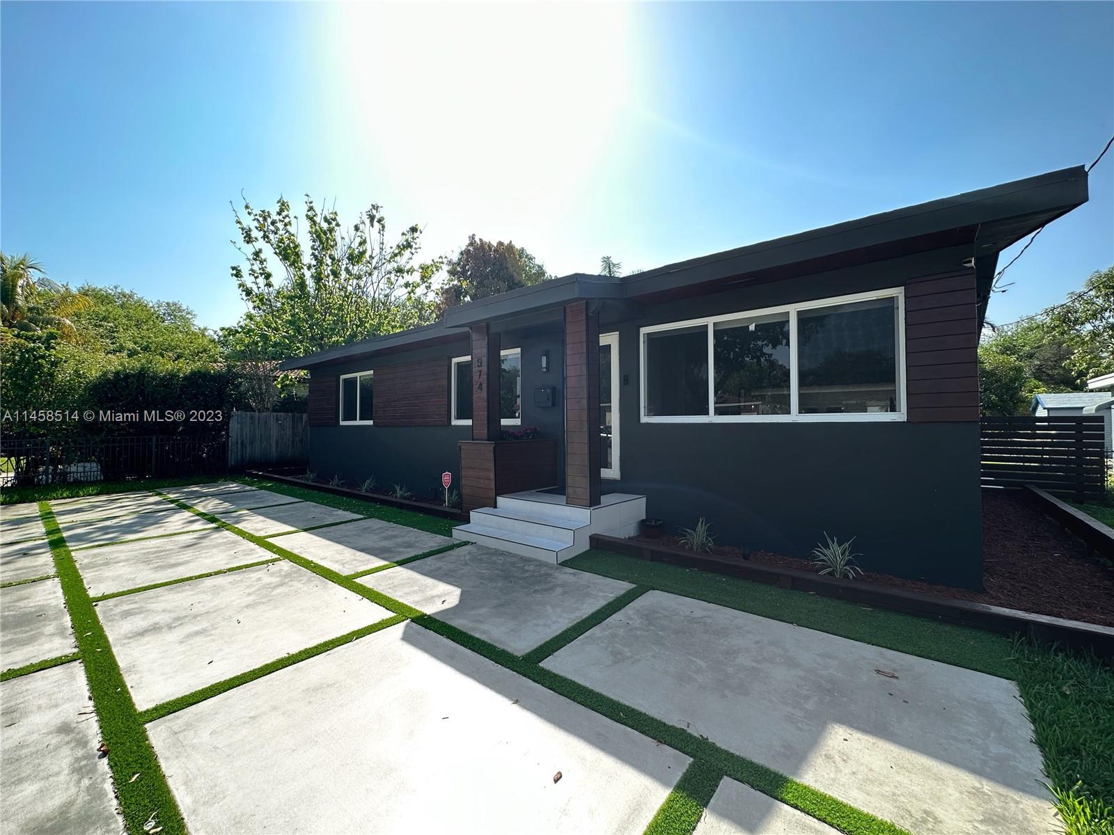 Photo of 974 NE 145th St in North Miami, FL