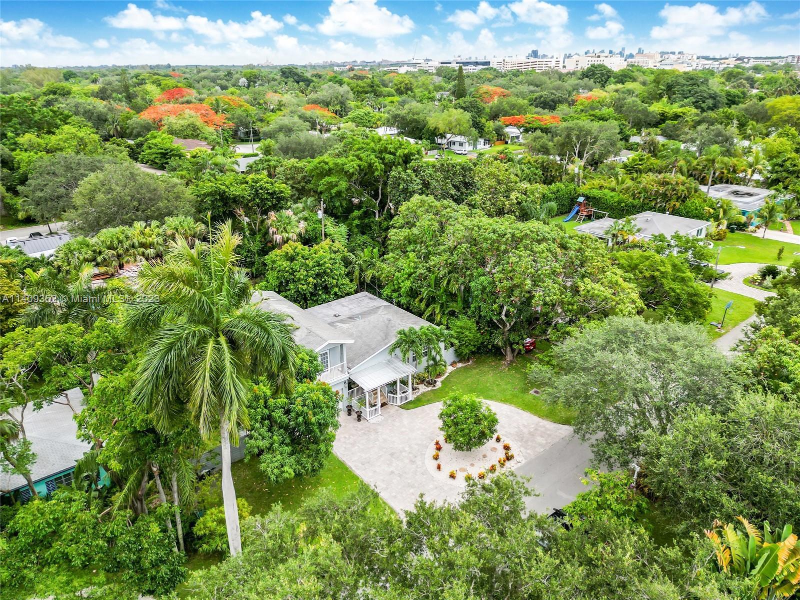 Photo of 6611 SW 78th Ter in South Miami, FL