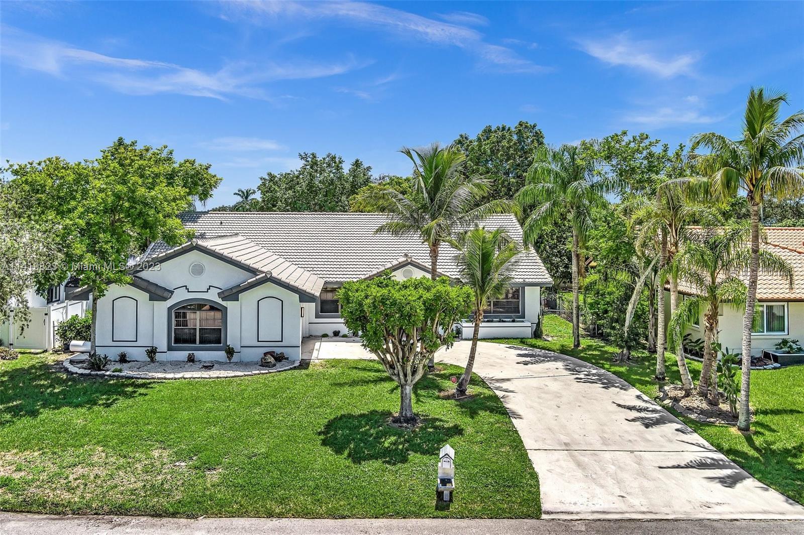 Photo of 6310 Olde Moat Wy in Davie, FL