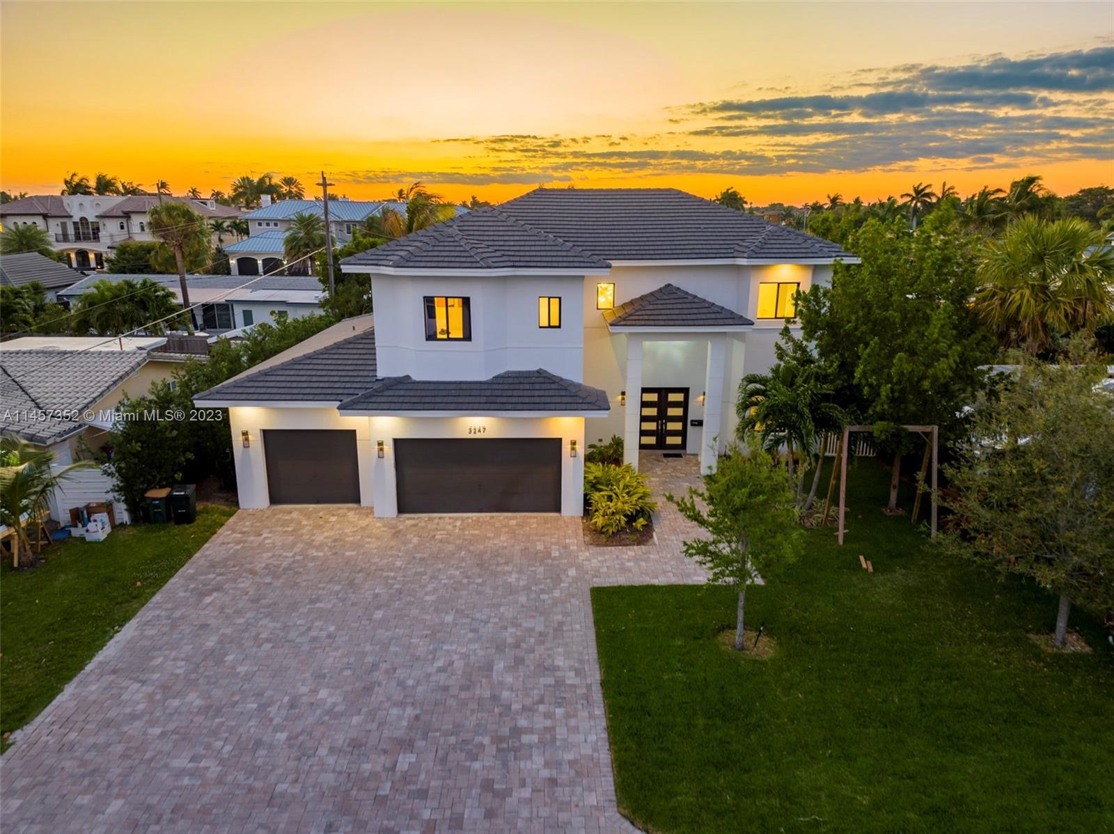 Photo of 3247 NE 27th Ter in Lighthouse Point, FL