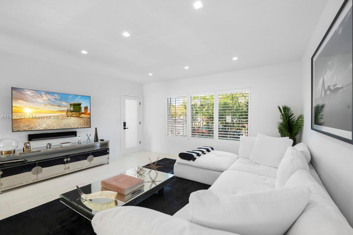 A revival masterpiece completely redesigned with a contemporary style in the heart of Miami Beach's 