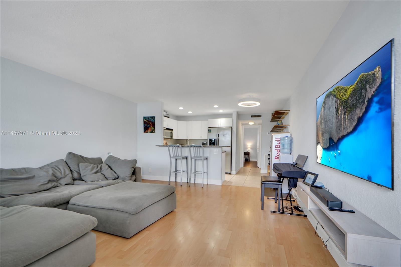 Photo of 2715 NE 49th St #102 in Fort Lauderdale, FL