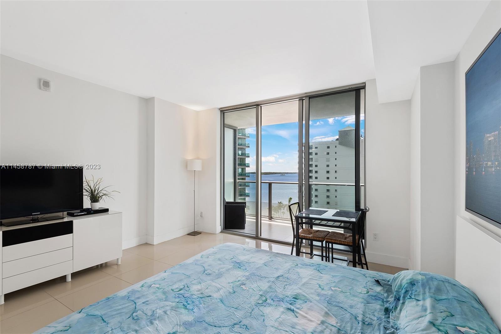Beautiful Studio with floor to ceiling windows overlooking the bay and the gorgeous Miami skyline. B