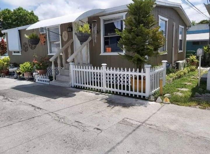 Photo of 3170 SW 8th St in Miami, FL