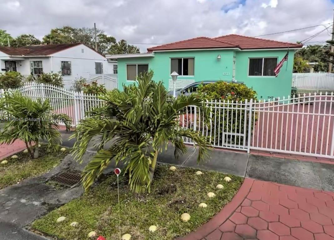 Photo of 6511 SW 18th St in West Miami, FL