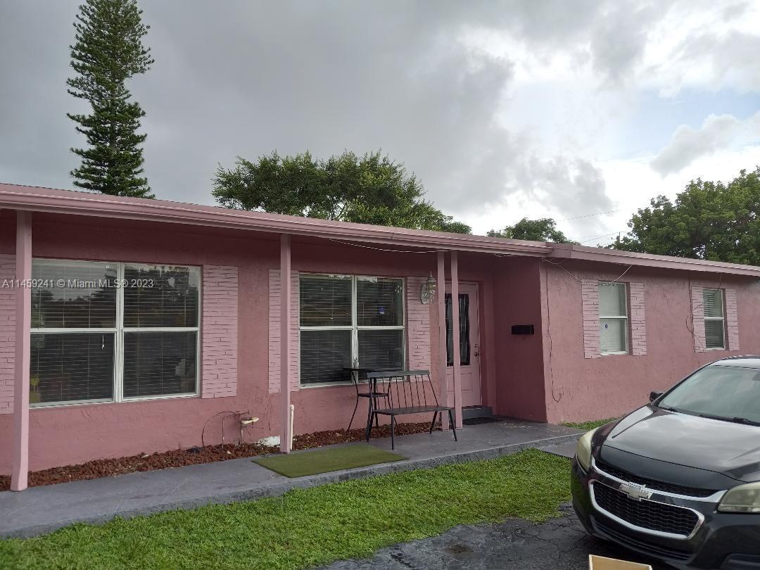 Great 3/2 in southwest Fort Lauderdale with flex space, create additional income; rental, home based