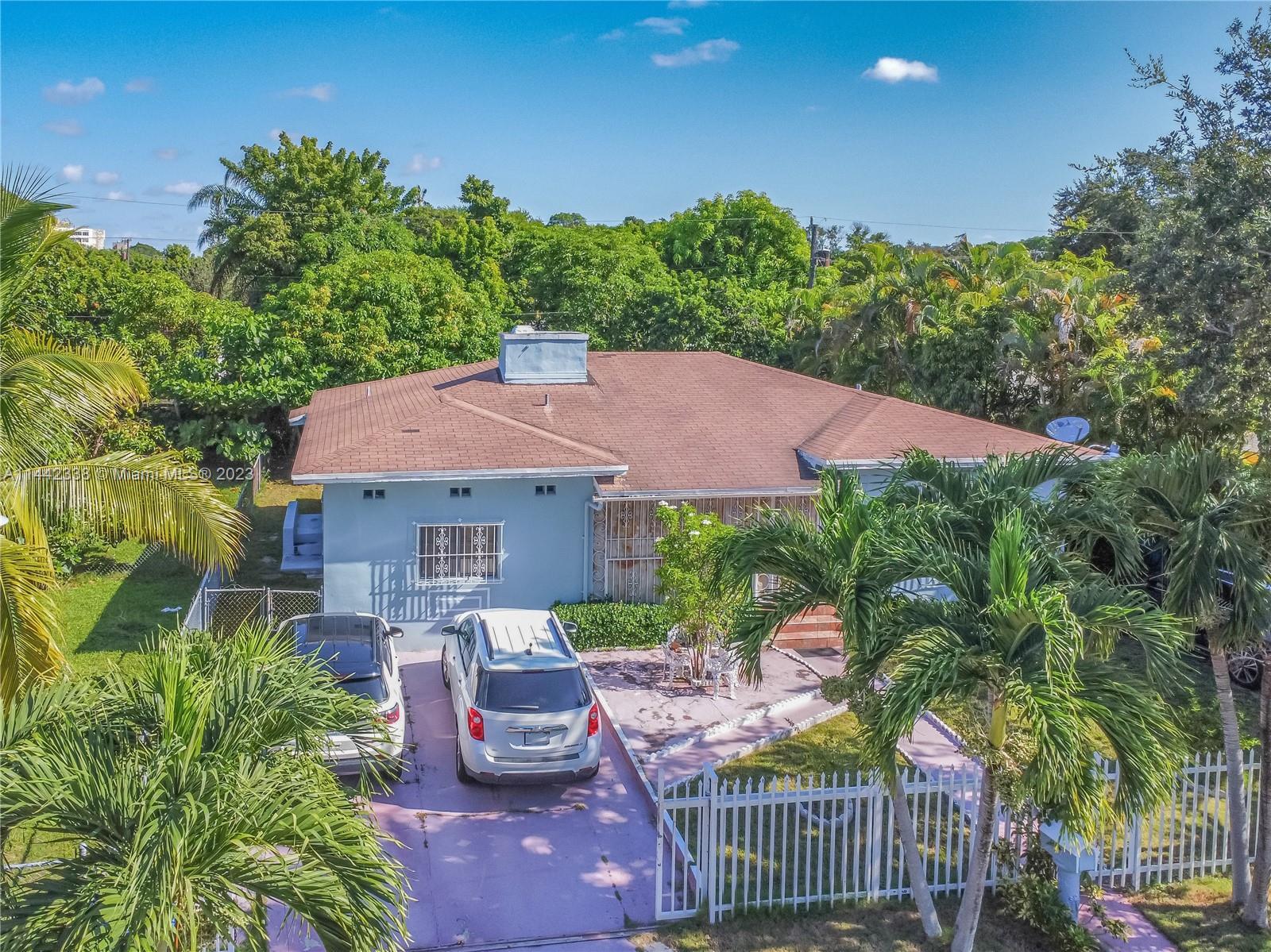PRIME LOCATION - BACK ON MARKET!! Located in the Brentwood subdivision right off of the prestigious 