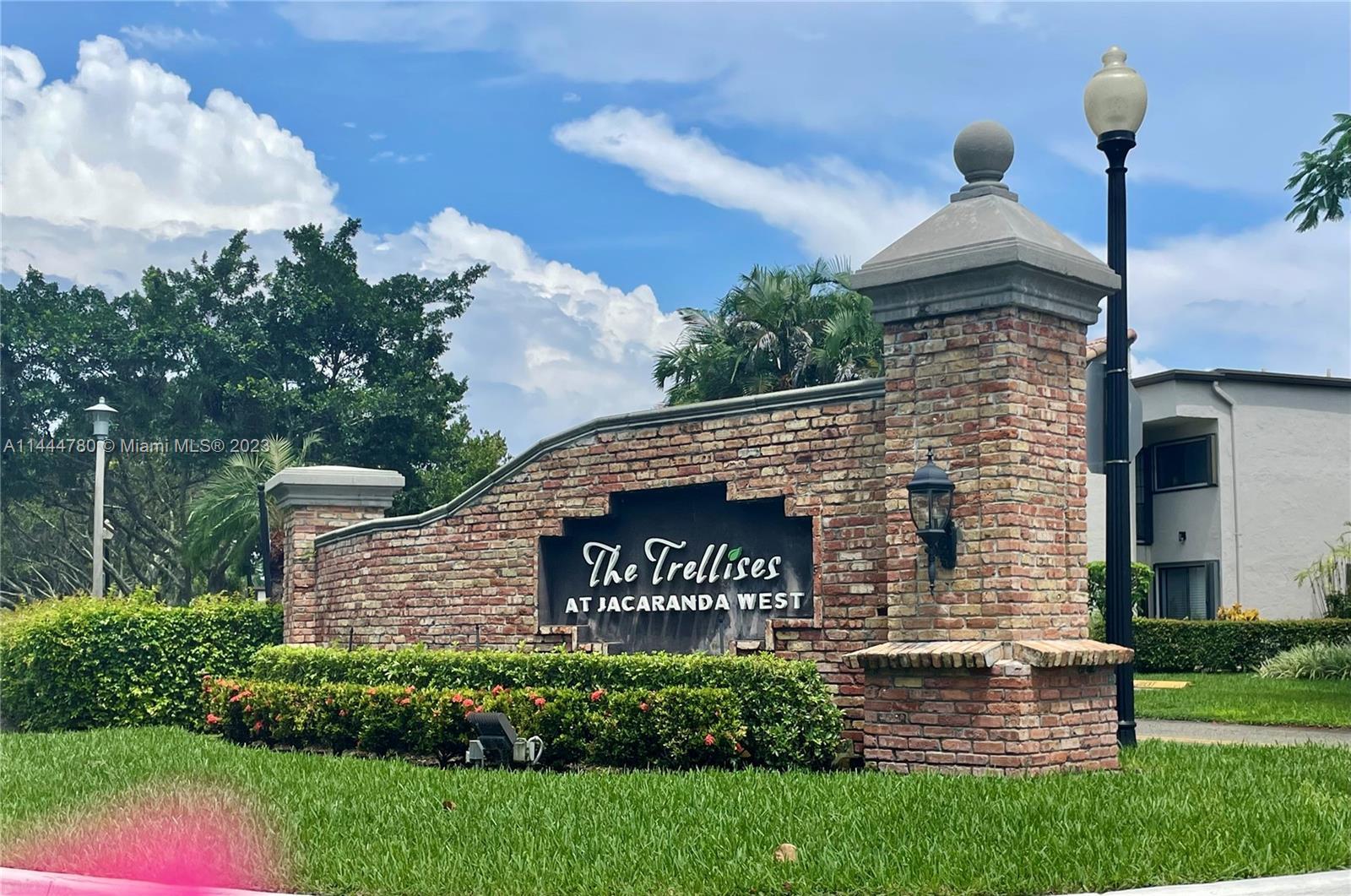 Photo of 960 Mockingbird Ln #621 in Plantation, FL