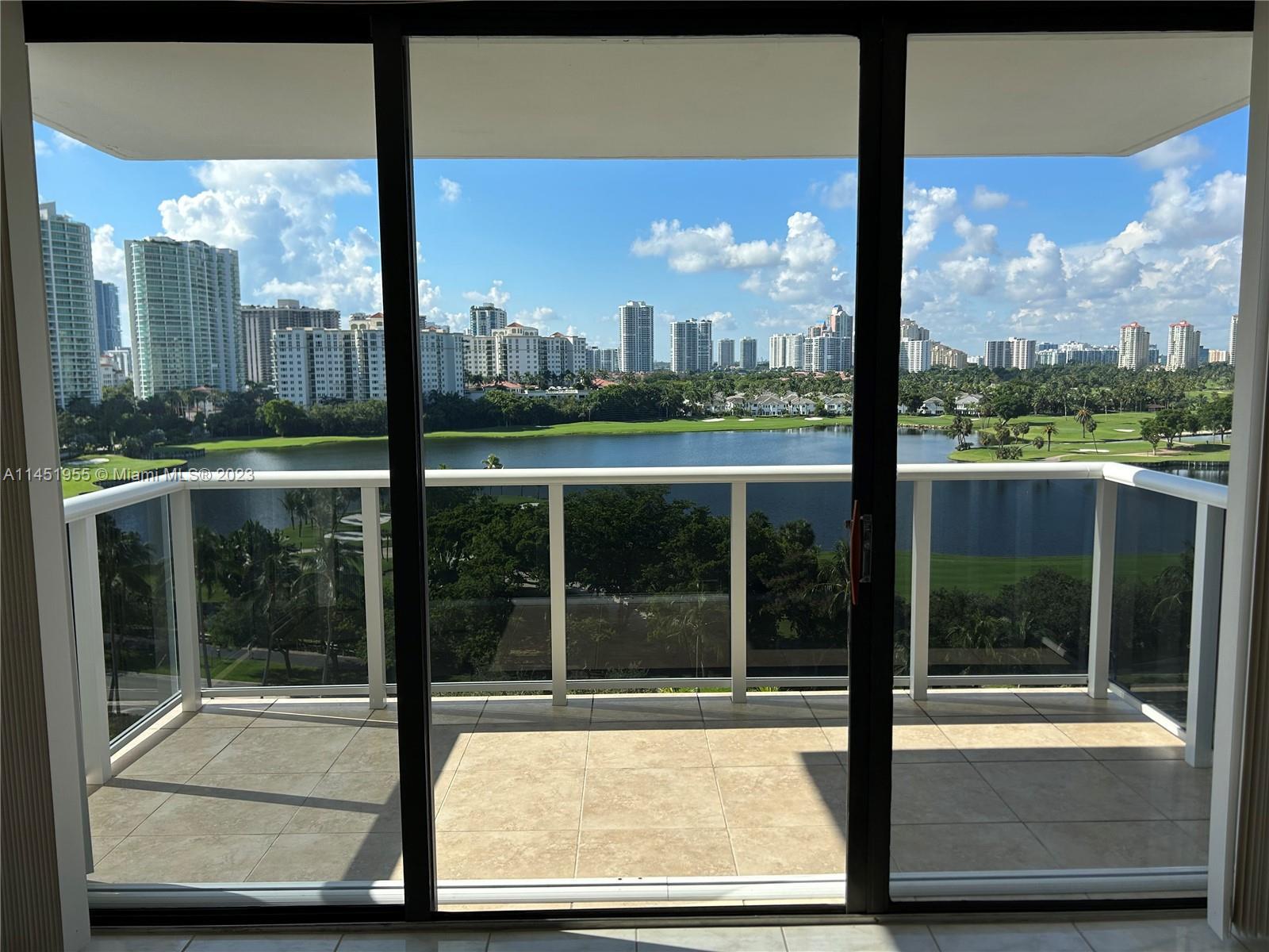 Love that city view! 11th floor highrise in vibrant Aventura. View east ocean, south golfcourse (Tur