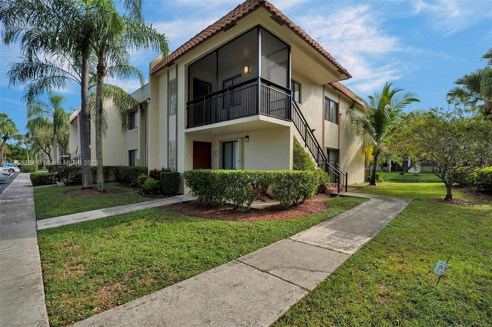 Photo of 410 Lakeview Dr #204 in Weston, FL