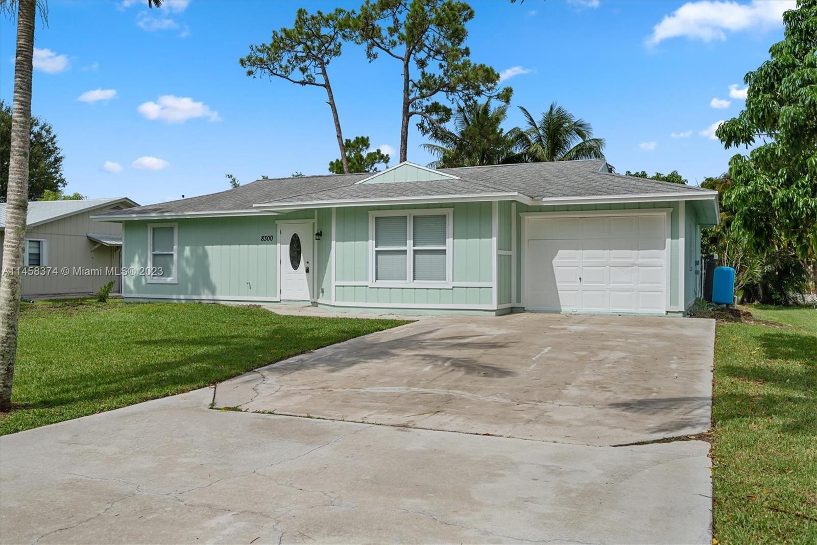 Photo of 8300 SE Sweet Bay Dr in Hobe Sound, FL