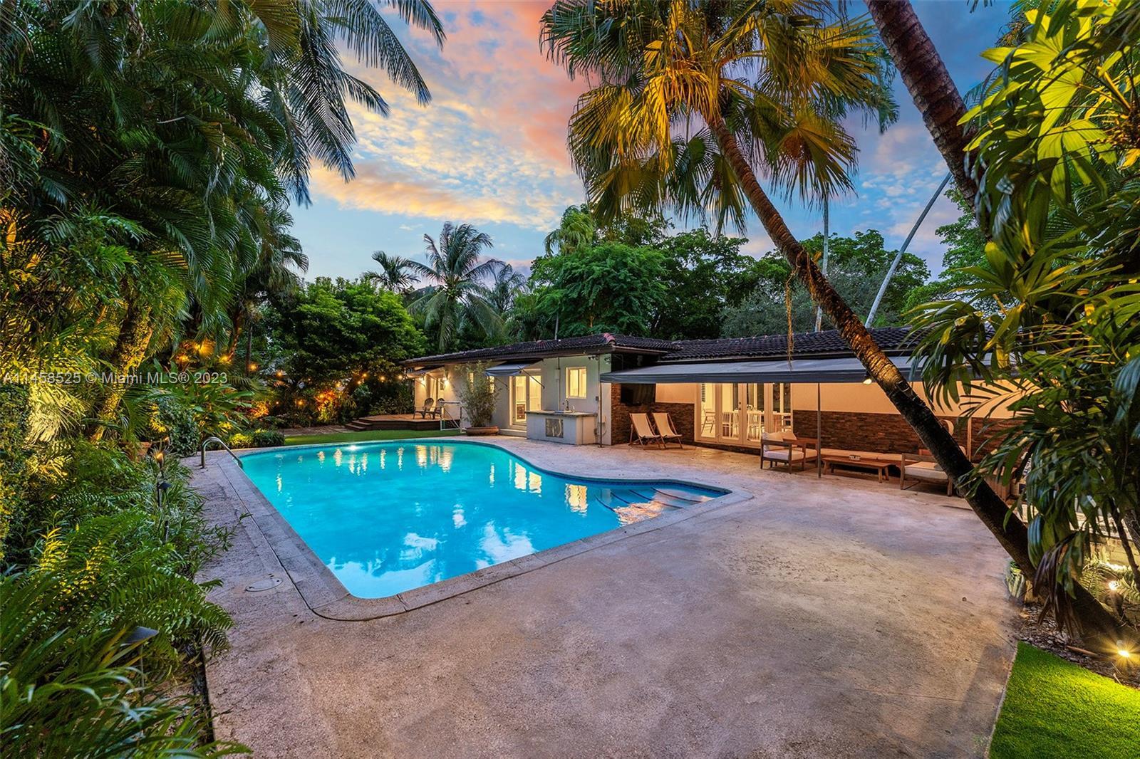 Photo of 435 Aledo Ave in Coral Gables, FL