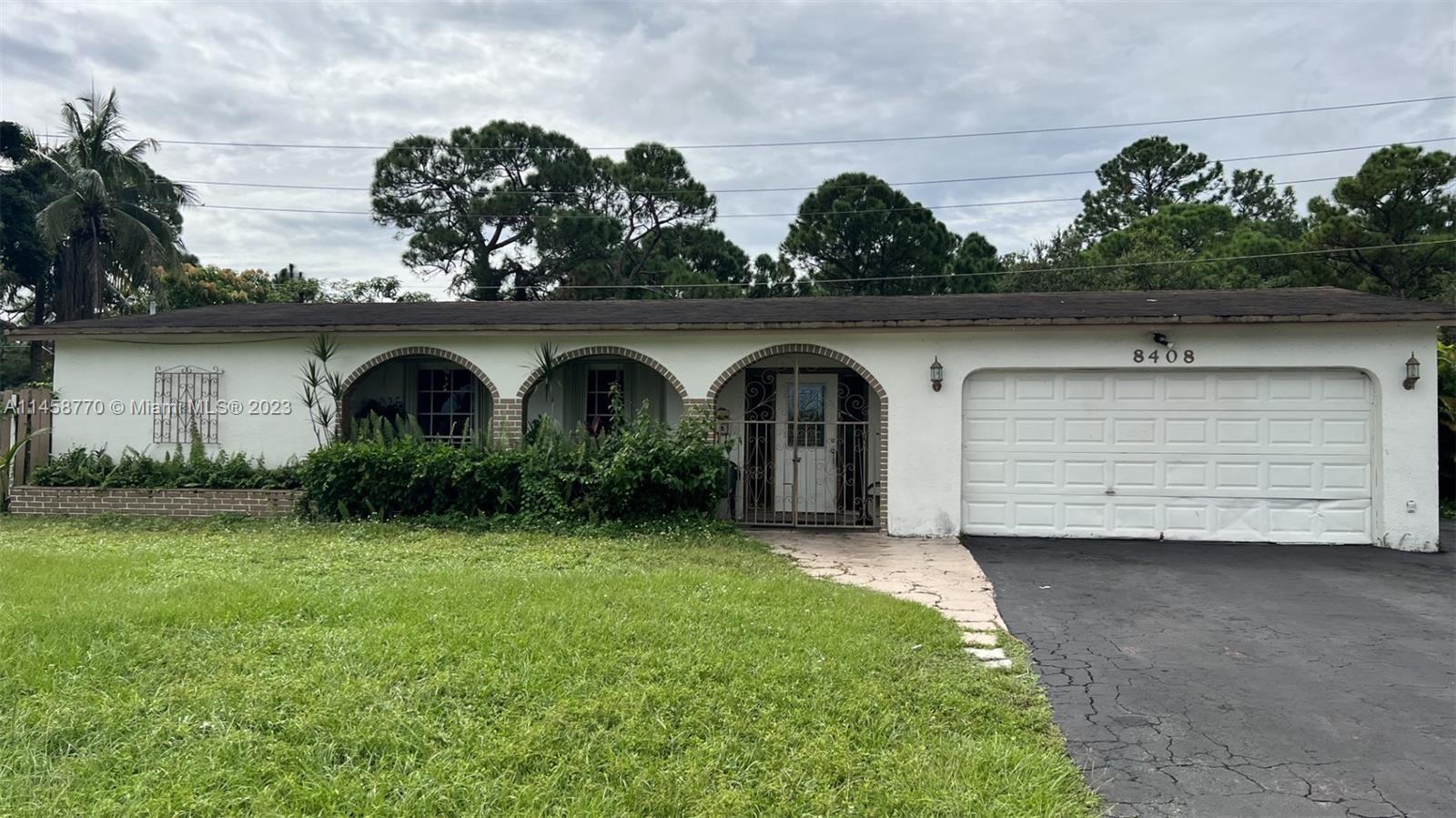 Photo of 8408 Southampton Dr in Miramar, FL