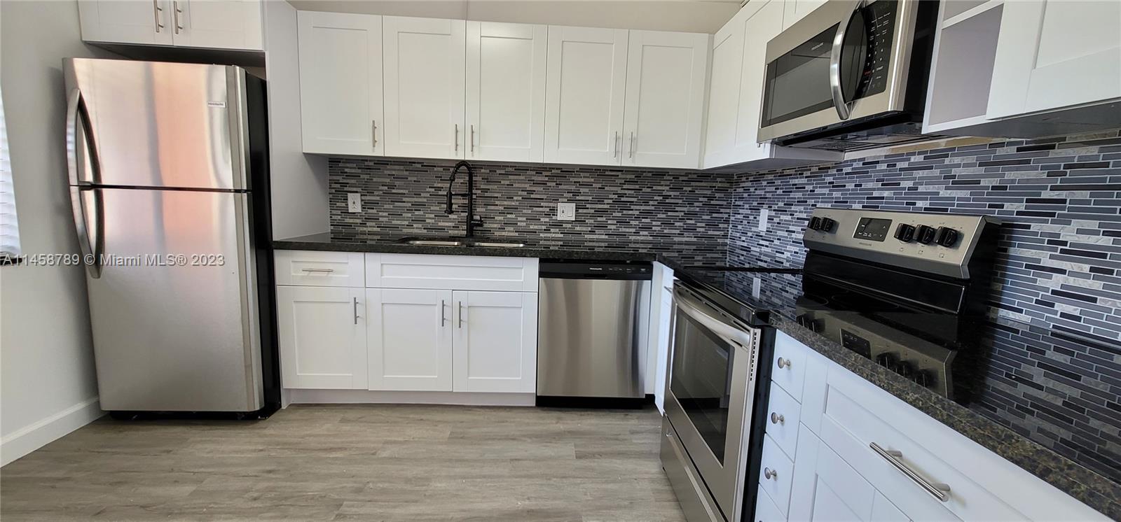 Photo of 357 Lakeview Dr #101 in Weston, FL