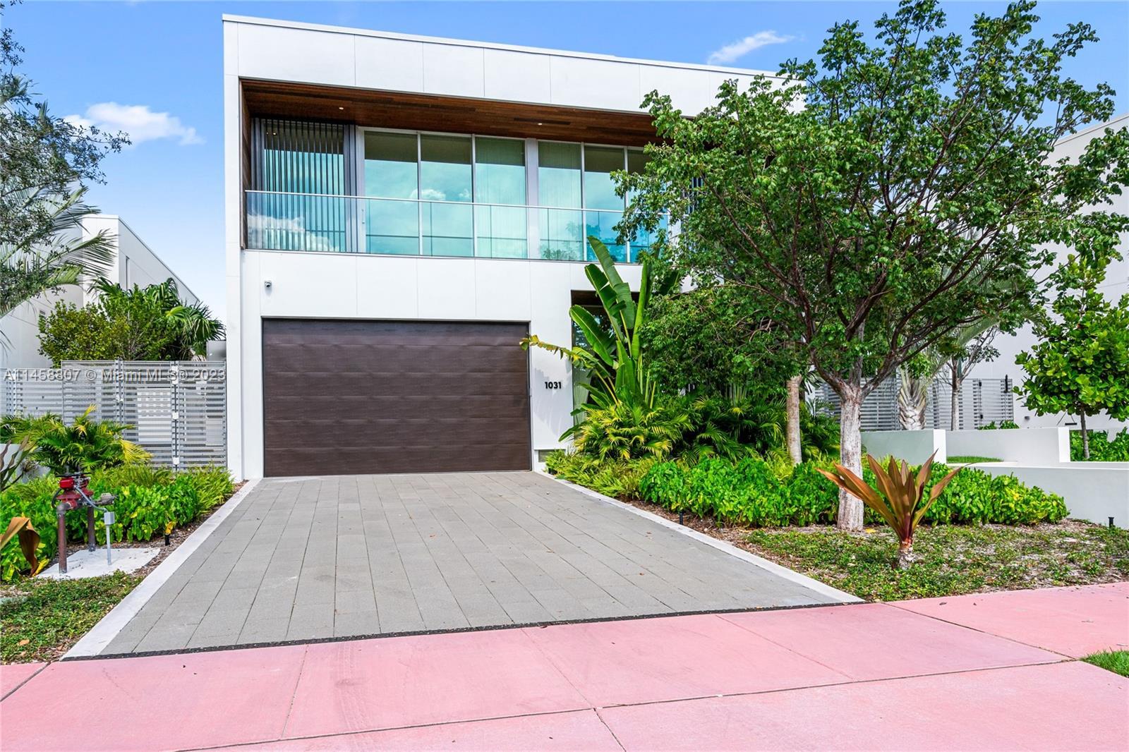 Photo of 1031 W 48th St in Miami Beach, FL