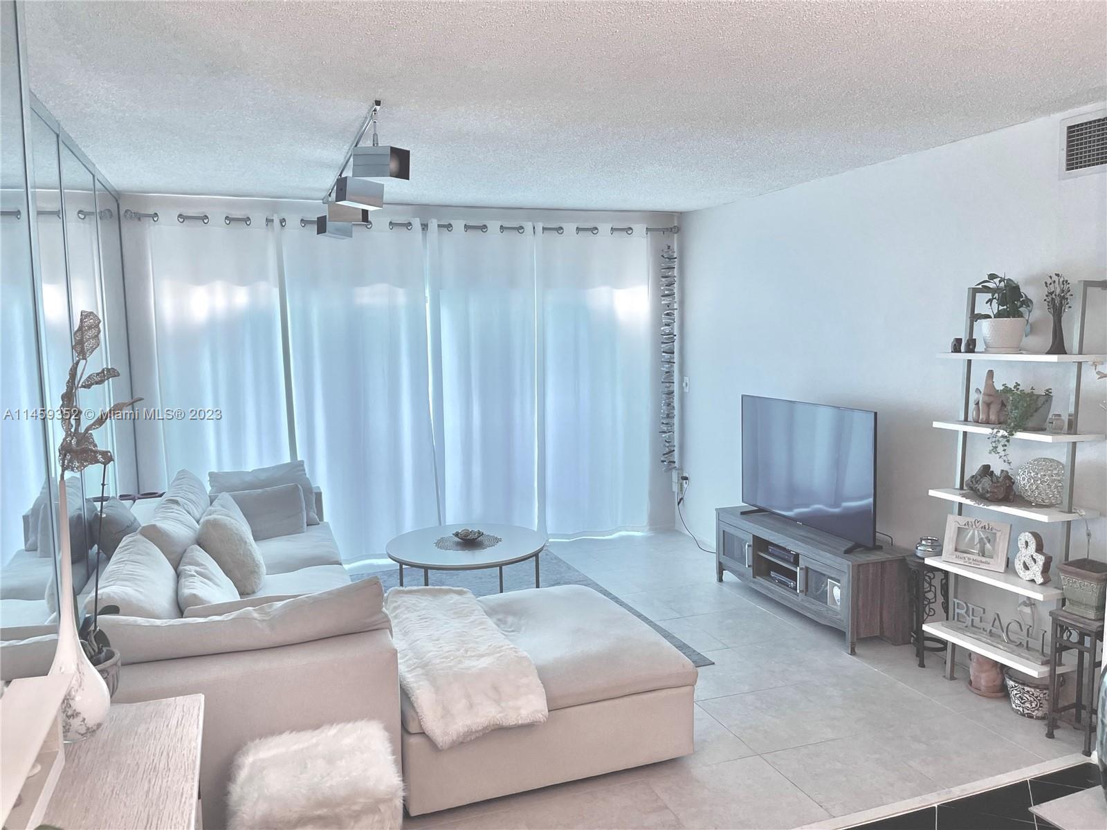 Enjoy one of the best luxurious high-rise oceanfront bldgs in Hallandale & enjoy the resort lifestyl