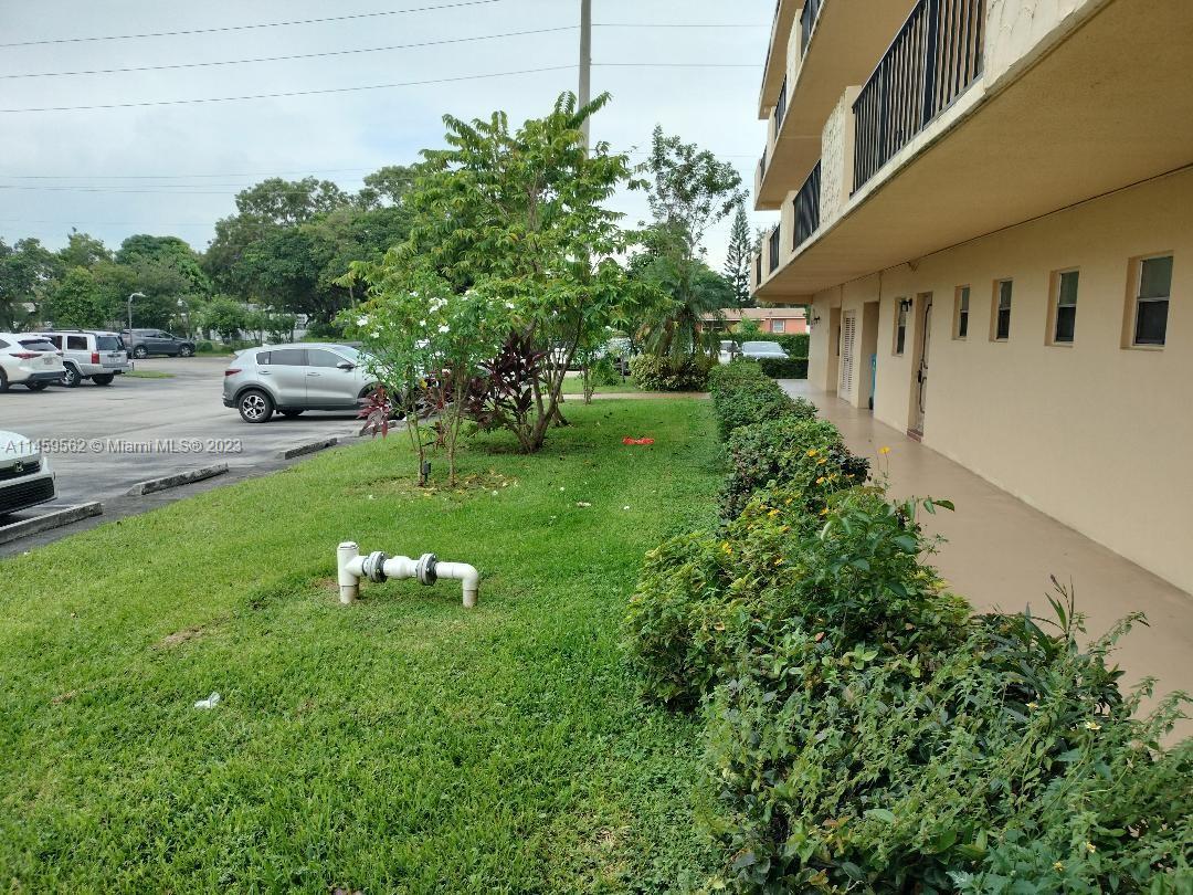Photo of 100 Berkley Rd #108 in Hollywood, FL