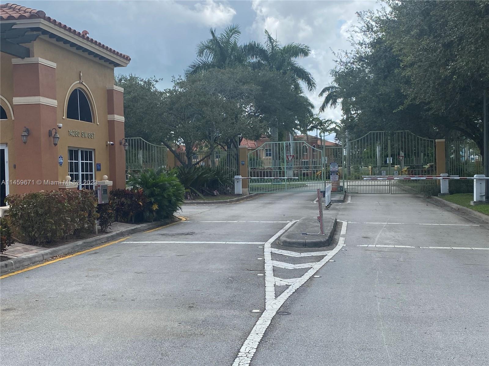 Photo of 14316 SW 10th St #2402 in Pembroke Pines, FL