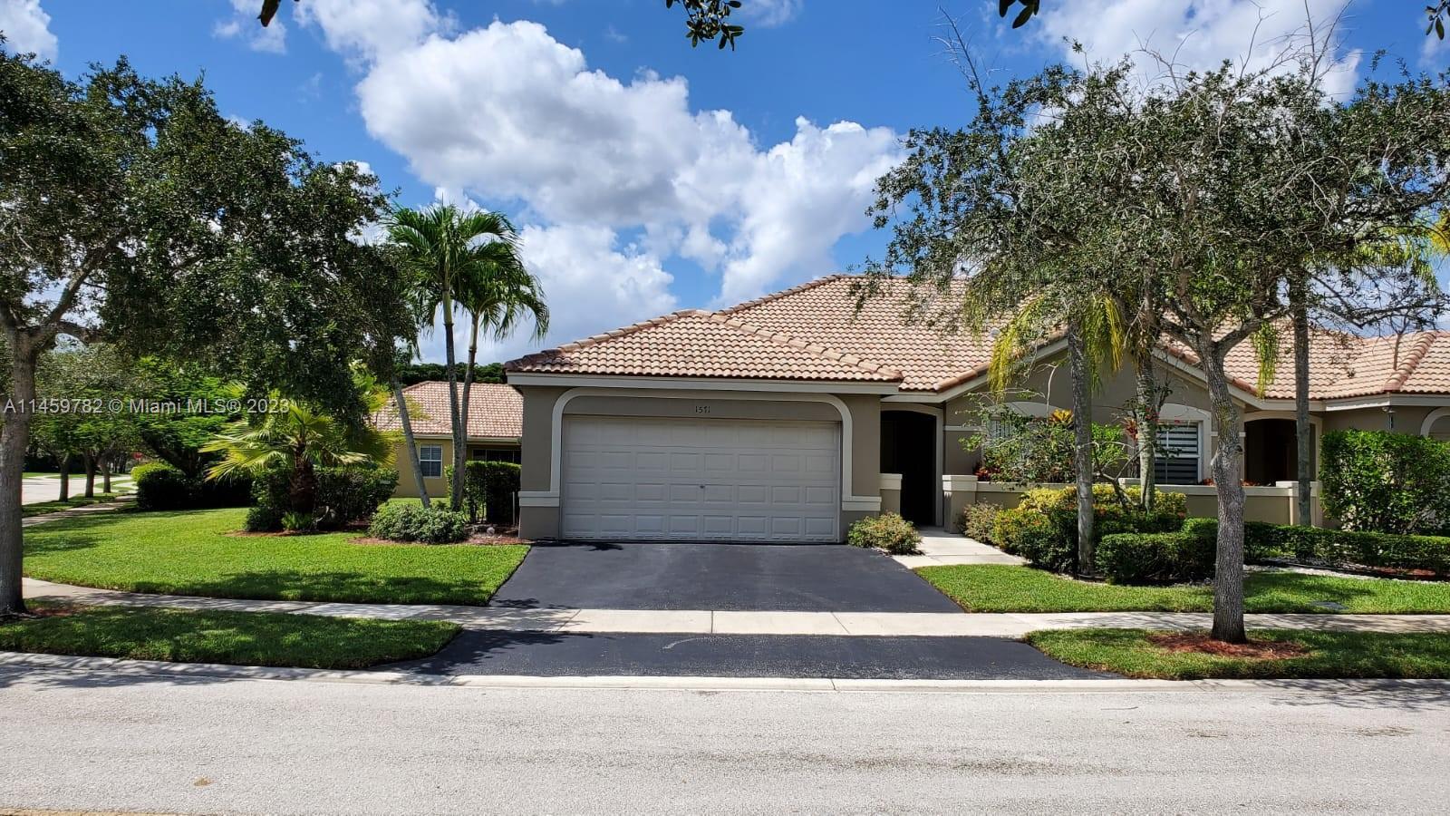 Photo of 1571 Orion Ln in Weston, FL