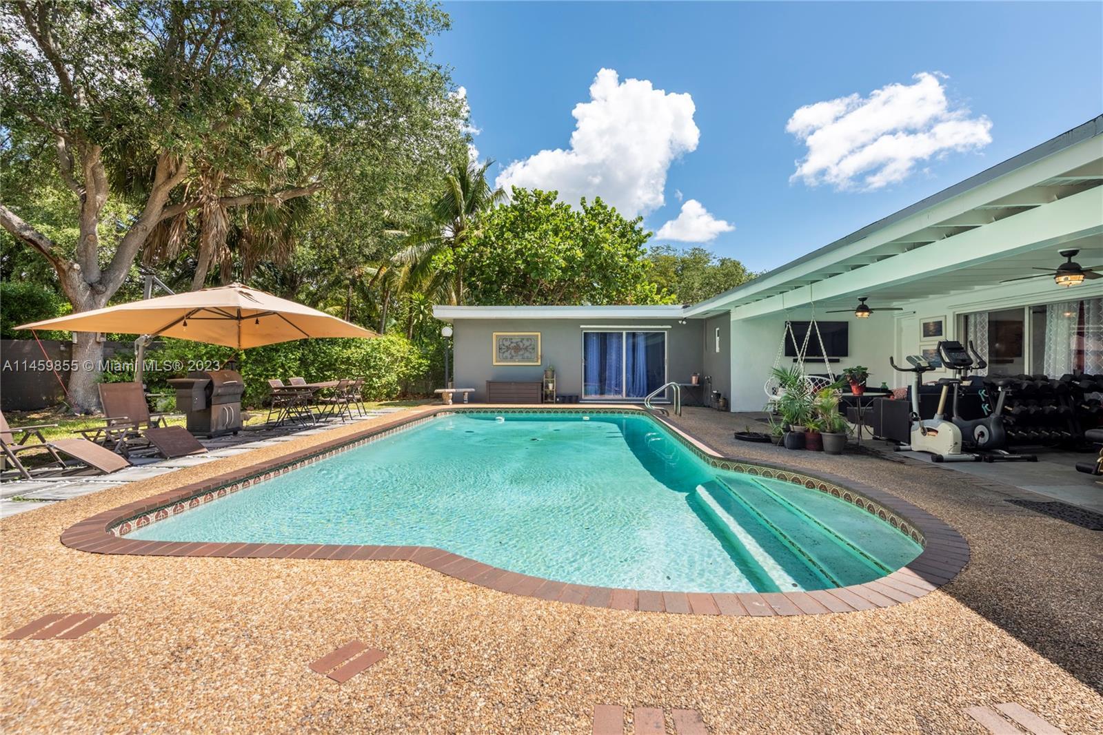 Photo of 14600 N Spur Dr in Miami, FL