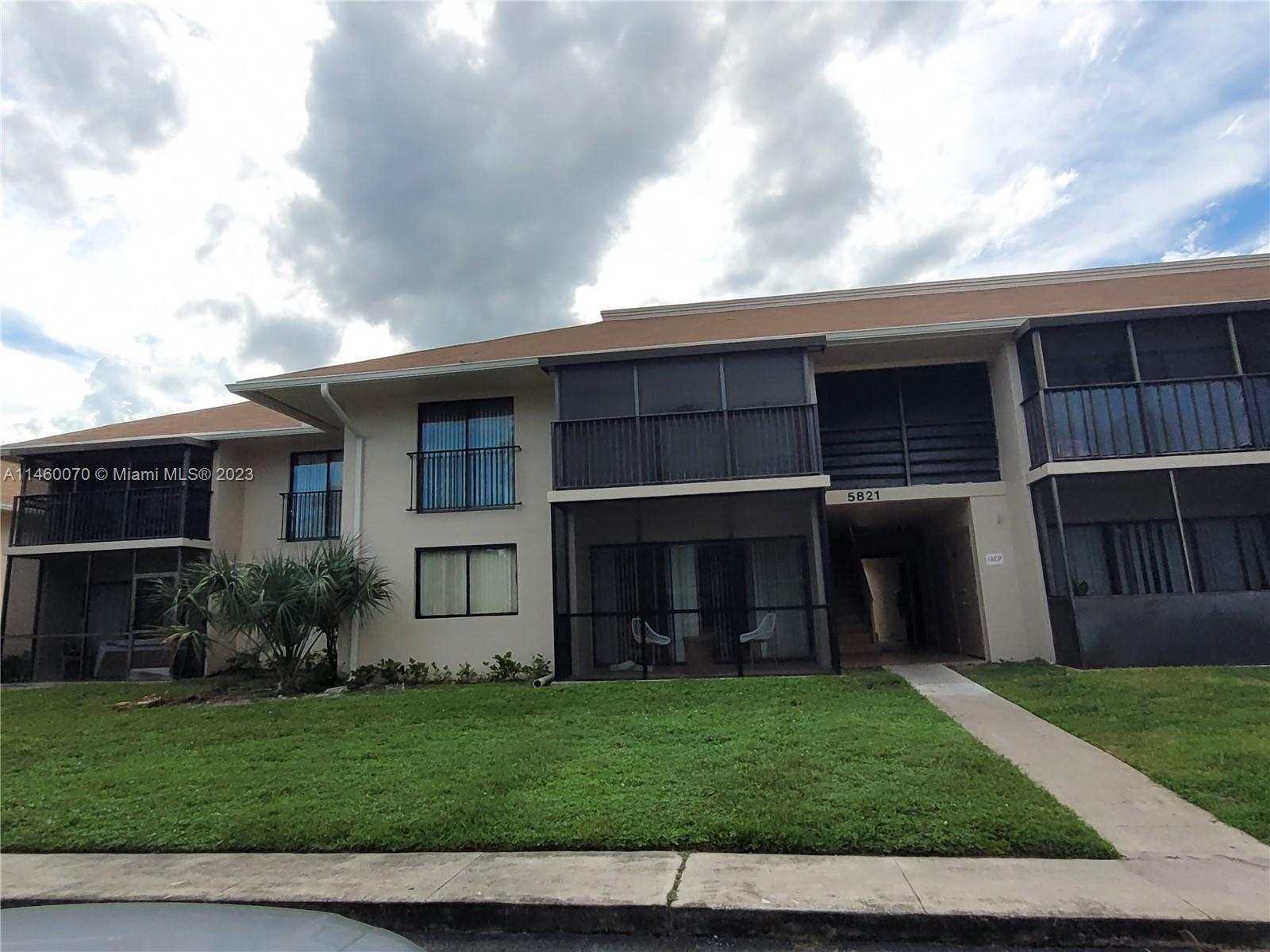 Photo of 5821 Washington St #25 in Hollywood, FL