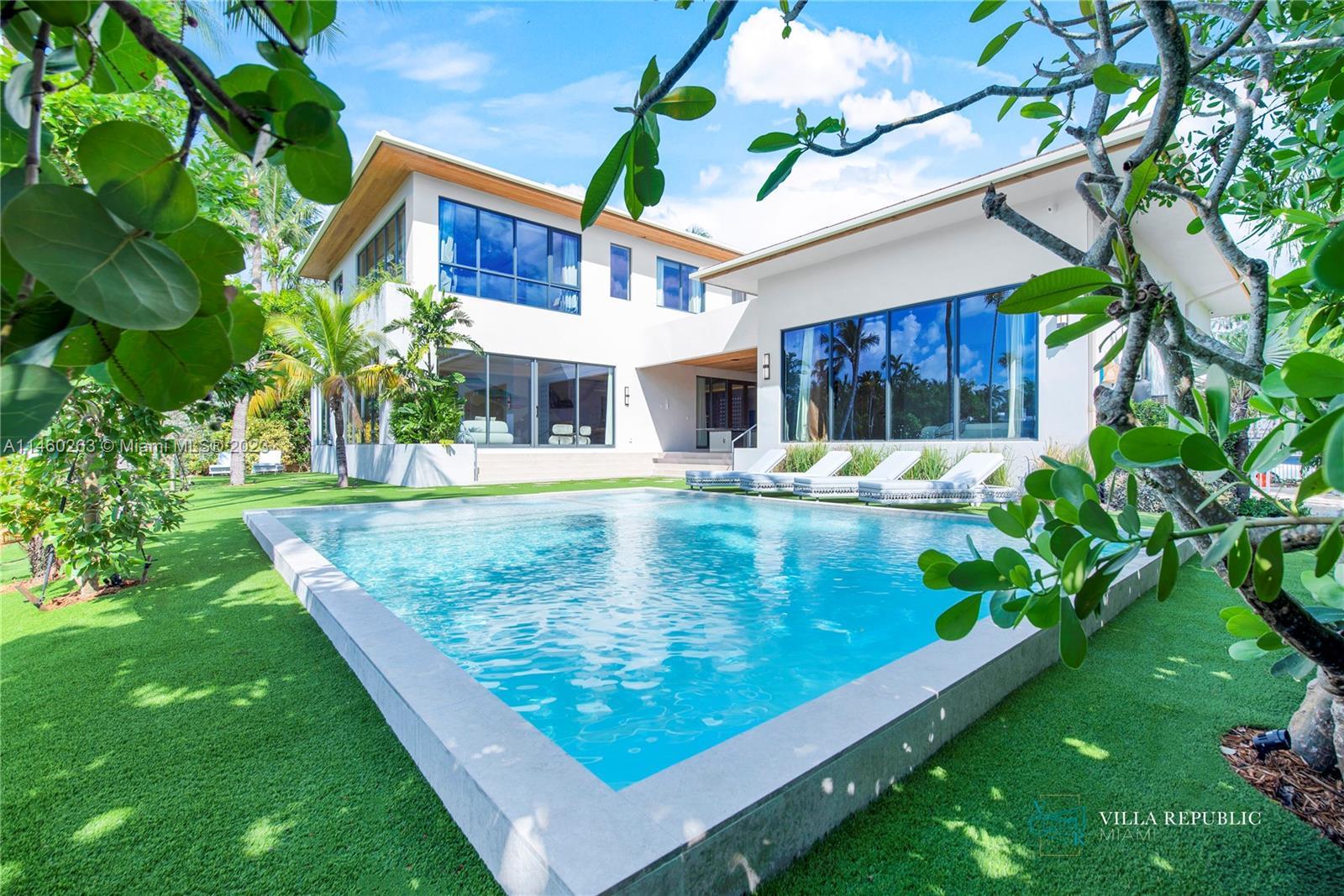 Photo of 1200 NE 87th St in Miami, FL