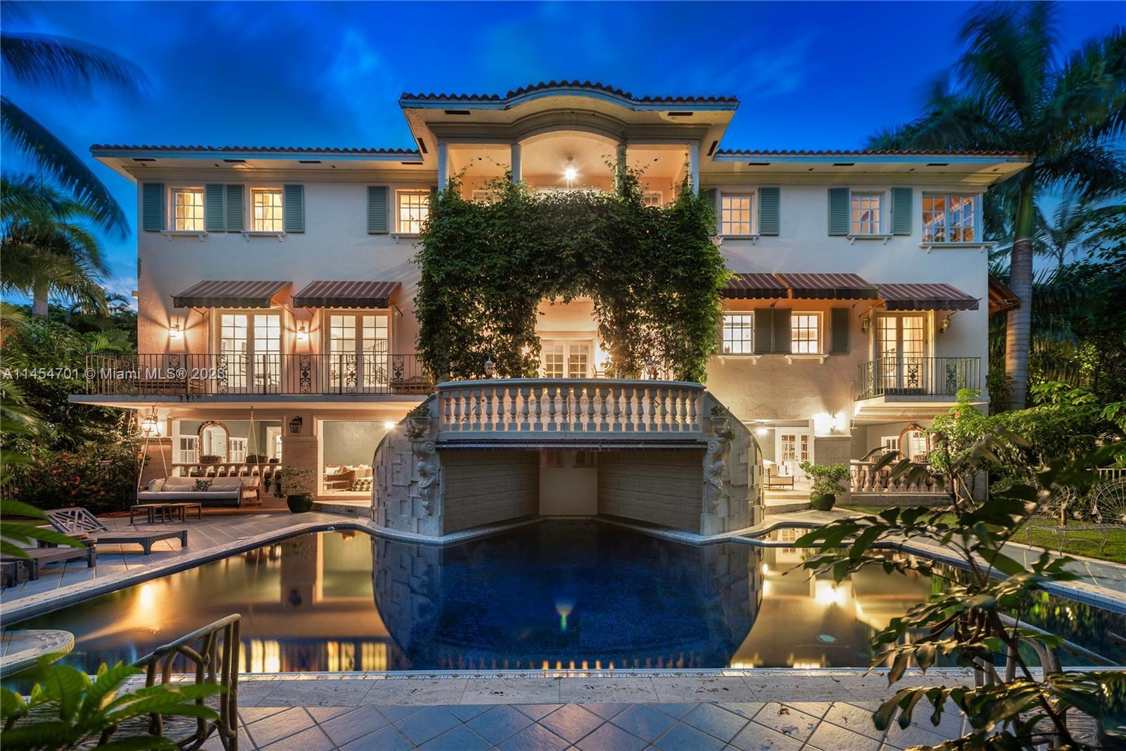 Photo of 7111 Los Pinos Blvd in Coral Gables, FL