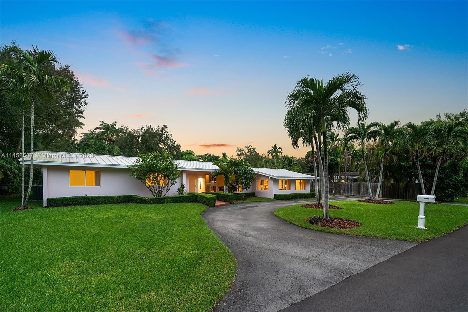 Photo of 10600 SW 73rd Ct in Pinecrest, FL