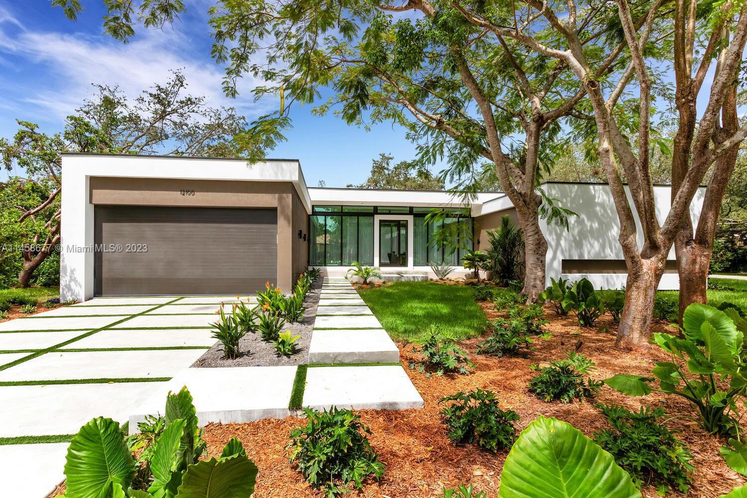 Photo of 12100 SW 79 Ave in Pinecrest, FL