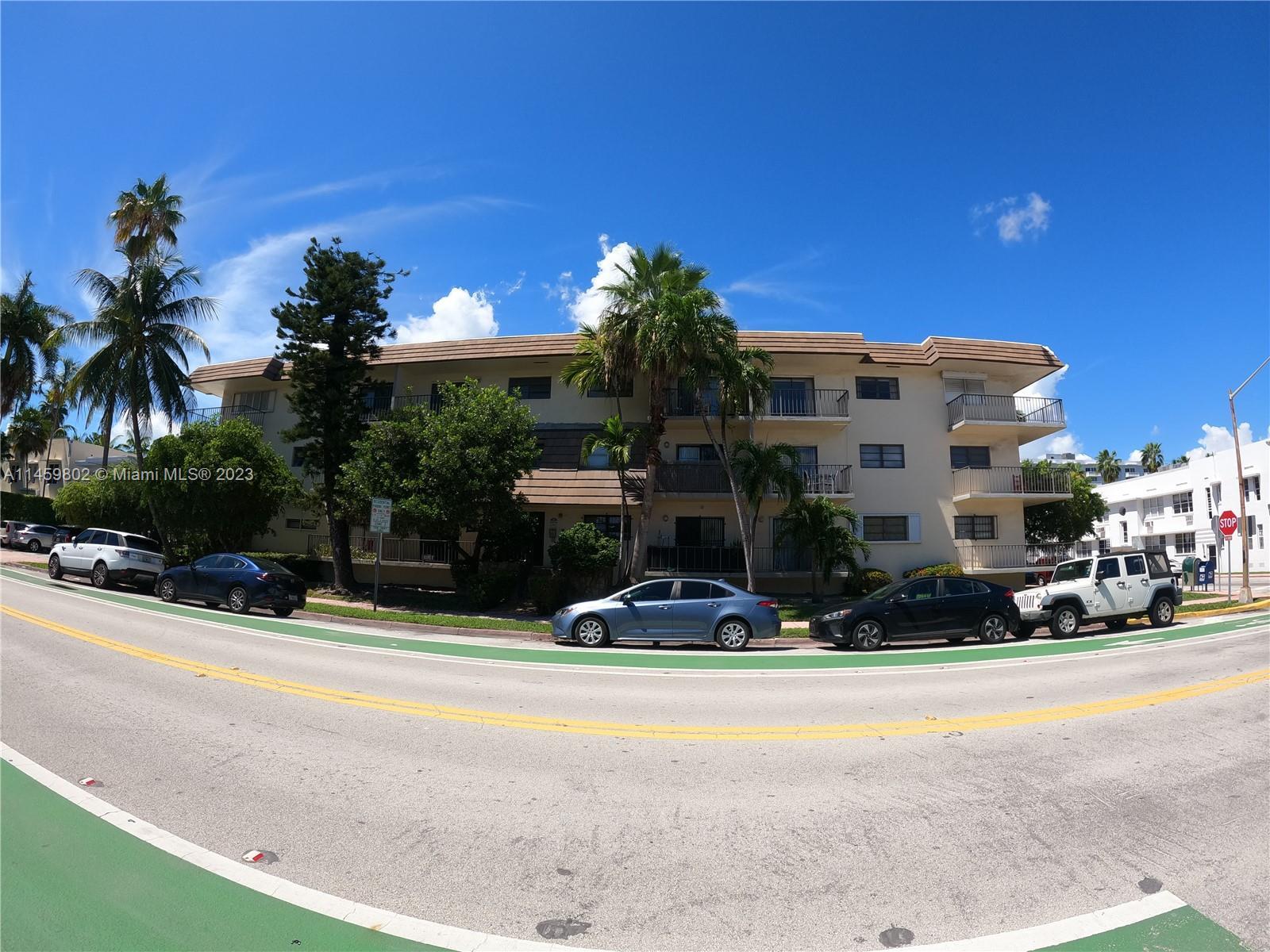 SPACIOUS APARTMENT IN THE HEART OF SOUTH BEACH. 1 BEDROOM, 1.5 BATHROOOM, WASHER & DRYER INSIDE UNIT