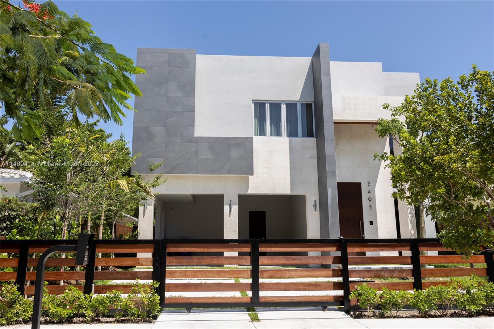 Photo of 2495 Trapp Ave in Miami, FL