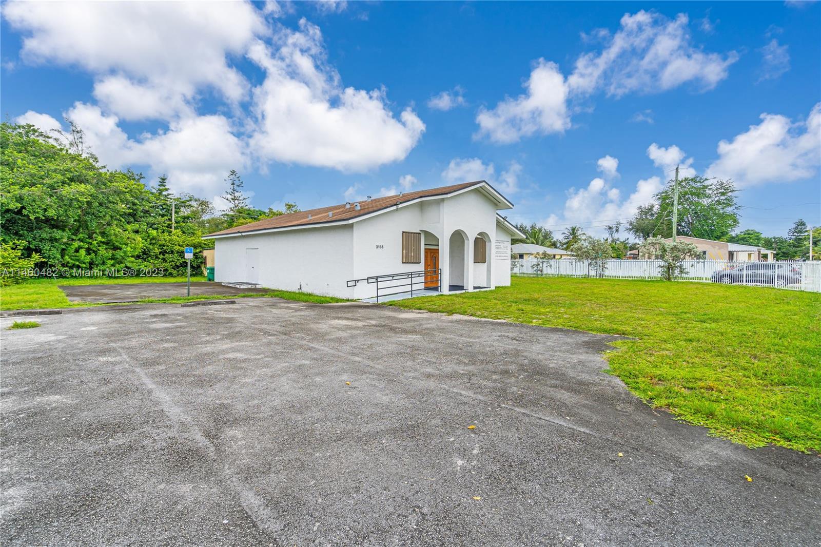 Photo of 2185 NW 87th St in Miami, FL