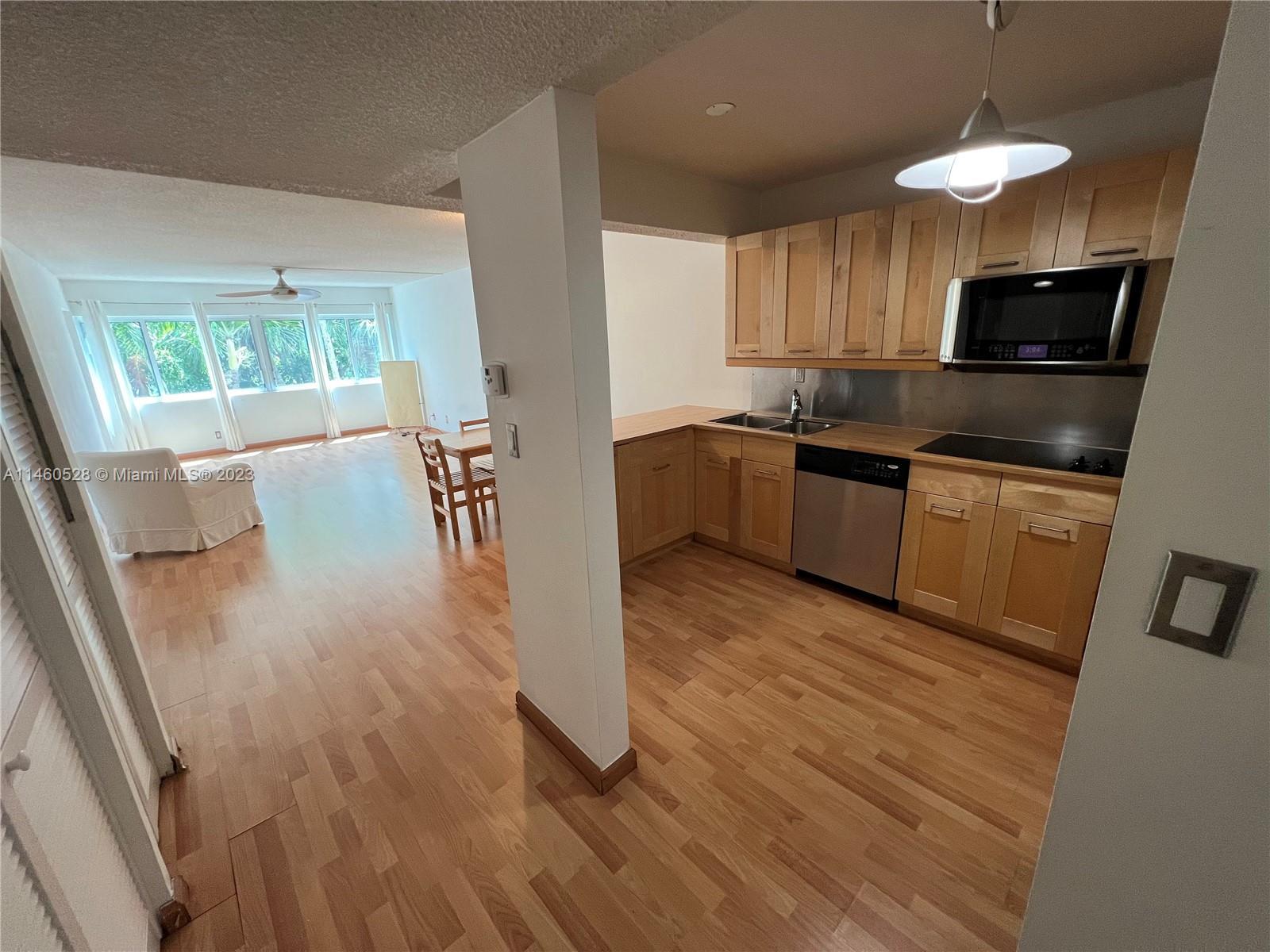 Photo of 120 Lakeview Dr #203 in Weston, FL