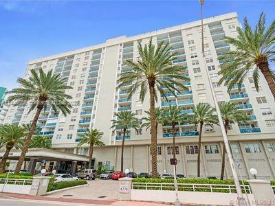 Beautiful condo in Miami Beach. Unit is large and spacious with breathtaking views from your balcony